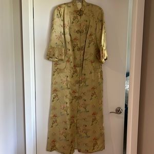 Vintage made in Hong Kong one of a kind Robe Never worn Absolutely beautiful